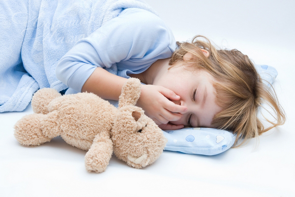 Как приучить ребенка спать в кроватке?
