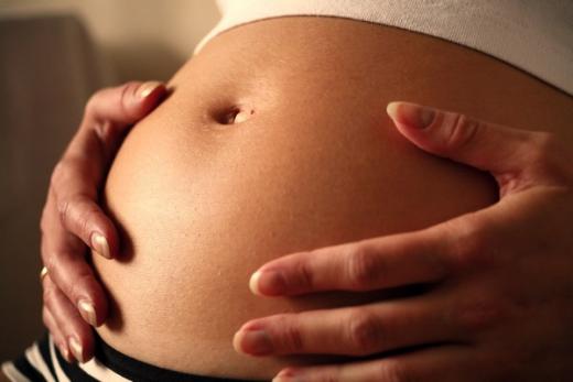 Когда начинает расти живот при беременности?